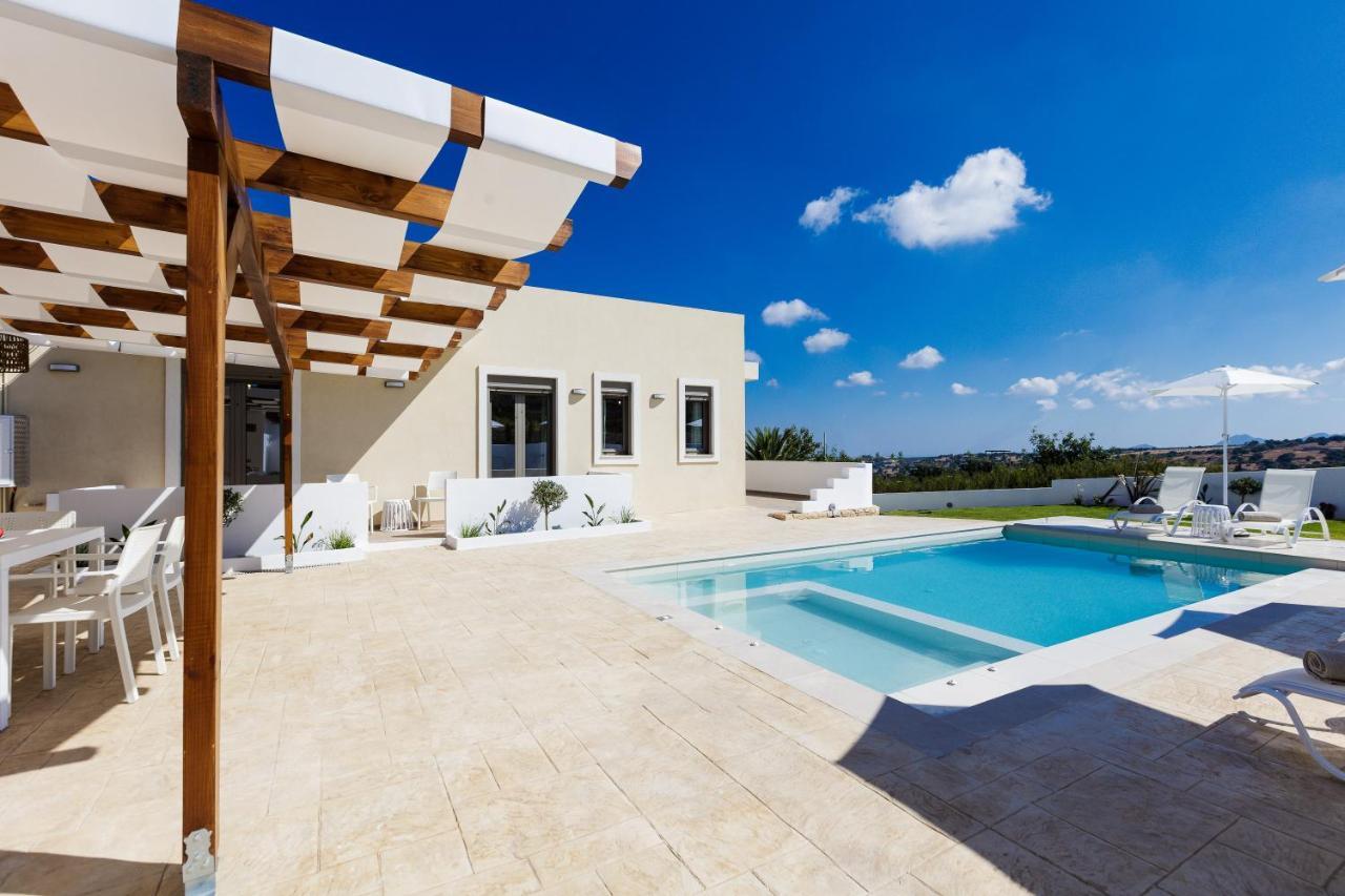 Aerin Villa, A Sublime Sanctuary, By Thinkvilla Roupai Exteriör bild
